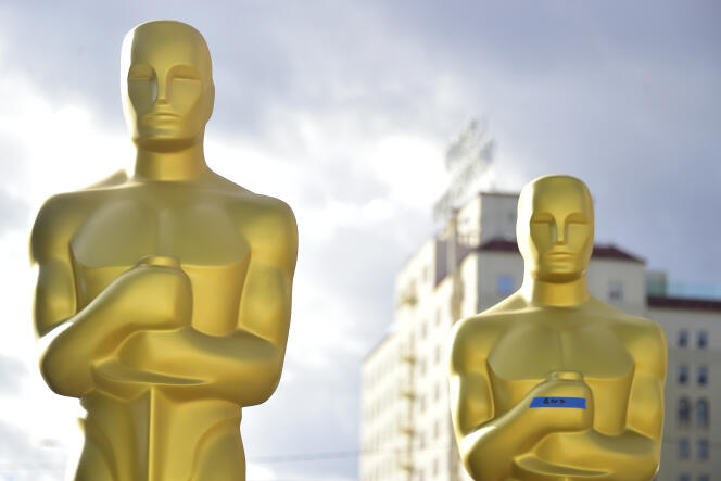 Les préparatifs de la 89e cérémonie des Oscars ont commencé depuis une semaine à Hollywood, ici, des statuettes géantes, le 23 février 2017.