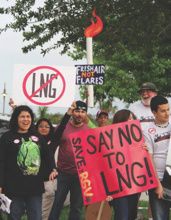 Manifestation contre le projet de terminal d'exportation de gaz de schiste, Texas LNG, à South Padre Island (Texas) en avril 2015.