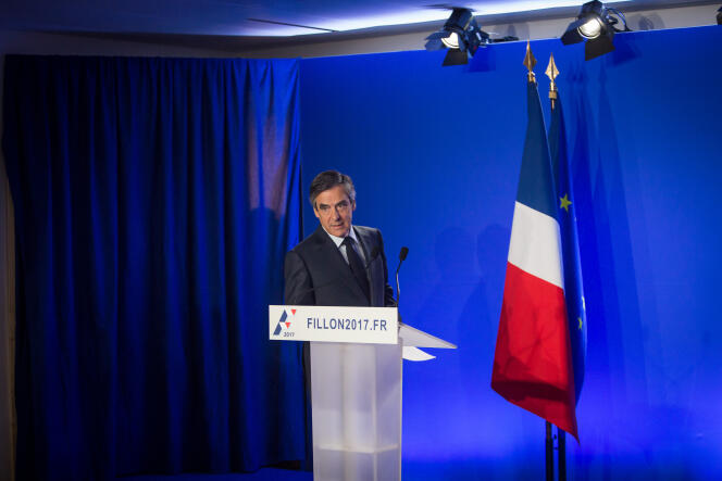 François Fillon, le 1er mars 2017 dans son QG de campagne, annonce son intention de maintenir sa candidature à l’élection présidentielle malgré la perspective d’une mise en examen.