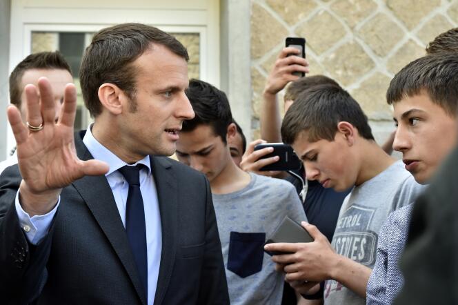 Emmanuel Macron, en visite à Egletons (Corrèze), le 21 mai 2016.