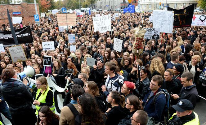Manifestation pour le droit à l’avortement à Varsovie, le 3 octobre 2016.