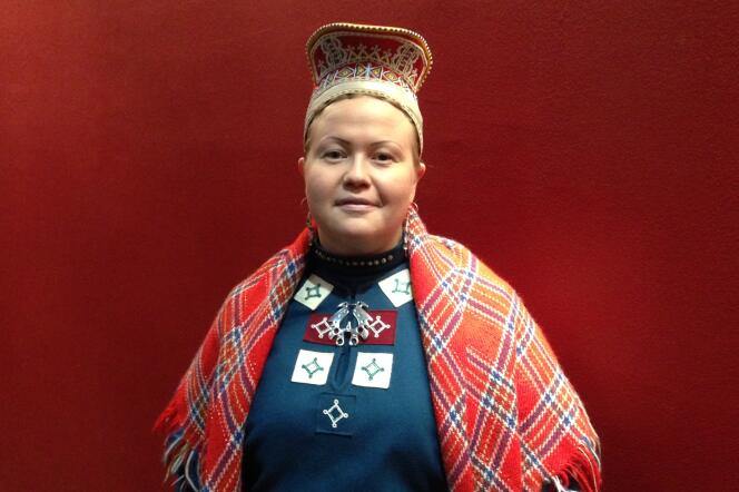 La présidente du Parlement sami de Finlande, Tiina Sanila-Aikio, ici en costume traditionnel, à Paris, samedi 4 mars.