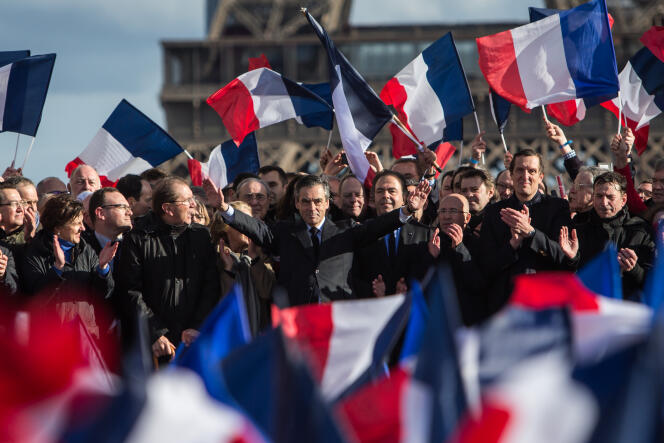 François Fillon lors du rassemblement sur la place du Trocadéro à Paris le 5 mars.