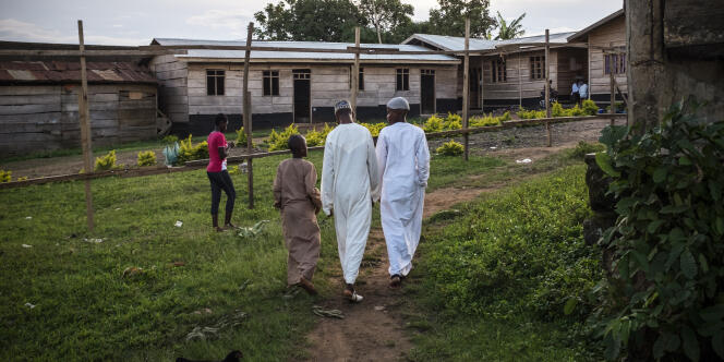 Des jeunes musulmans se rendent à l’école coranique de Beni, à l’est de la République démocratique du Congo.