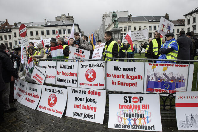 Manifestation d’organisations syndicales de transporteurs routiers d’Europe centrale, en mars  2015, à Bruxelles.