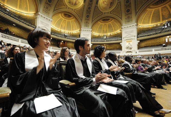 Cérémonie de remise du doctorat à l’Université de la Sorbonne, en mars 2010. AFP PHOTO / BERTRAND GUAY