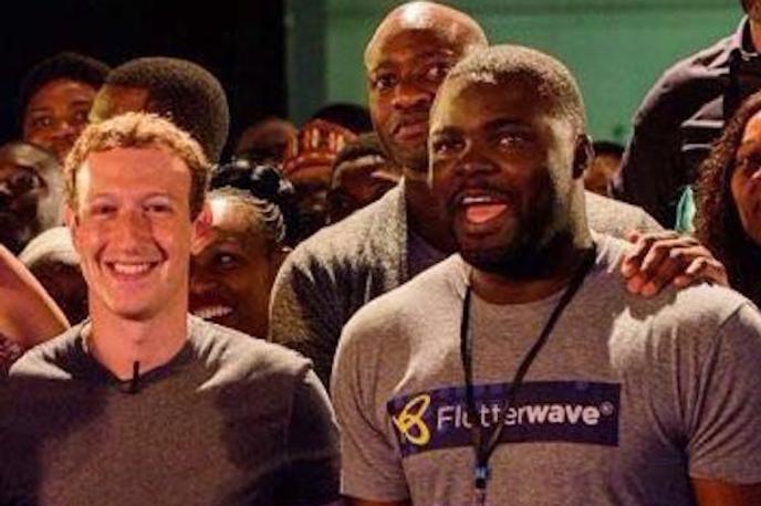 Iyinoluwa Aboyeji, fondateur et CEO de la start-up Flutterwave (à droite) avec Mark Zukerberg, le fondateur de Facebook, lors de son passage au Nigeria fin 2016.