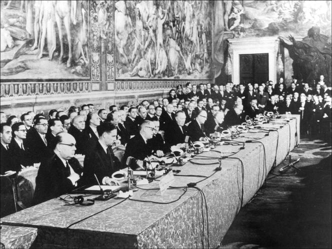 Signature du traité de Rome, le 25 mars 1957, au Capitole, à Rome.