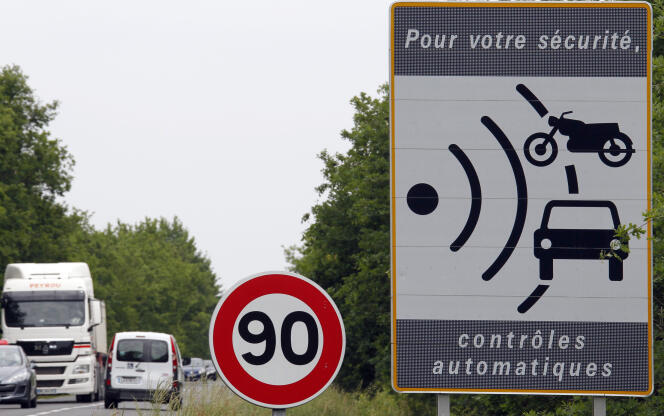 Des panneaux de signalisation à Saint-Jean-d’Illac, près de Bordeaux.