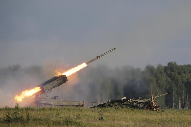 Le lance-roquettes multiples russes TOS-1A, à l’ouverture du forum militaire international de l’armée à Koubinka, près de Moscou, en Russie, le 16 juin 2015.