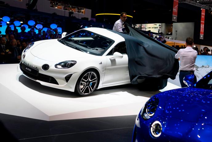 Le Salon De L Auto De Geneve Aime Les Moteurs Qui Font Vroum