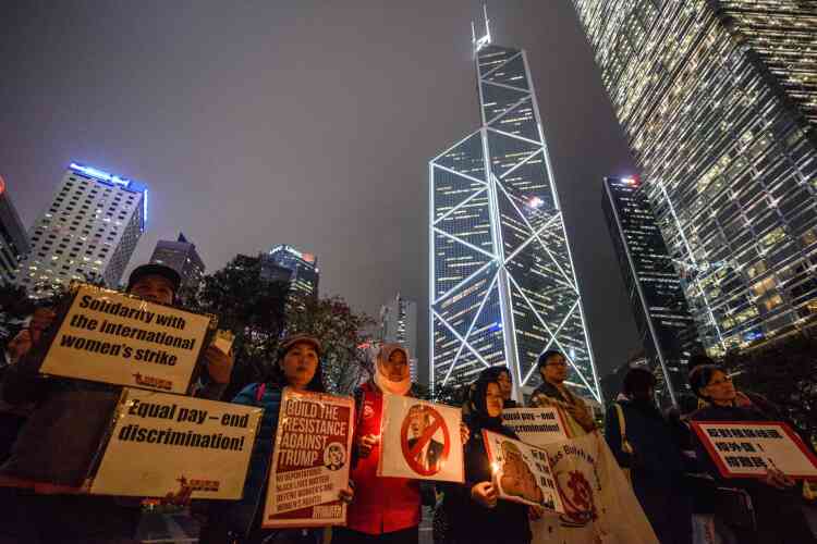 Une manifestation contre le président américain Donald Trump lors d’une veillée célébrant la Journée internationale de la femme à Hong Kong.