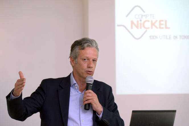 Hugues Le Bret, le président de Compte-Nickel, lors d’une conférence de presse présentant le compte bancaire distribué par les buralistes, en juin 2013, à Paris.