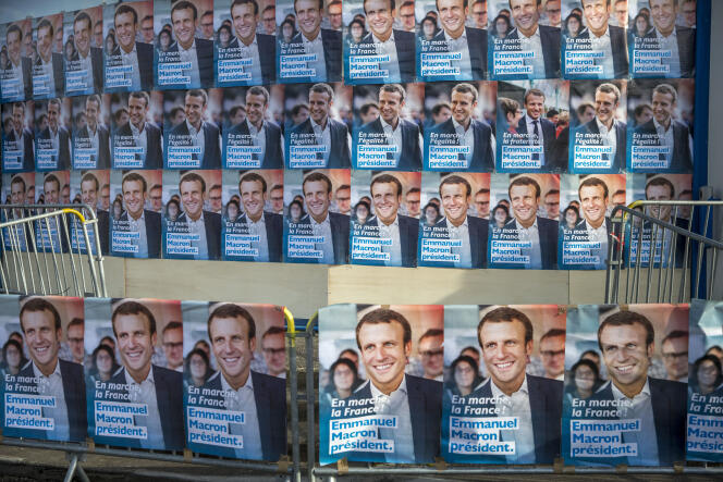 «  Les critiques nous accusant de présenter Emmanuel Macron sous un jour par trop négatif sont le fait, pour l’essentiel, soit de militants d’En marche ! soit de membres de l’entourage proche du candidat » (Photo: à Talence, le 9 mars).