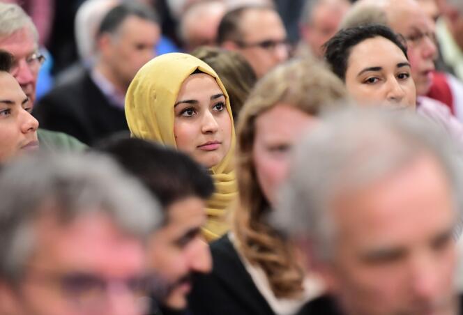 Lors d’un débat sur la place de l’islam dans la société néerlandaise entre les candidats aux législatives, organisé par la mosquée Essalam de Rotterdam, le 10 mars.