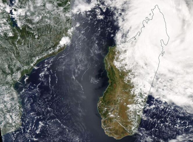 Le cyclone Enawo a frappé le nord-est de Madagascar mardi avec des vents jusqu’à 290 km/h.