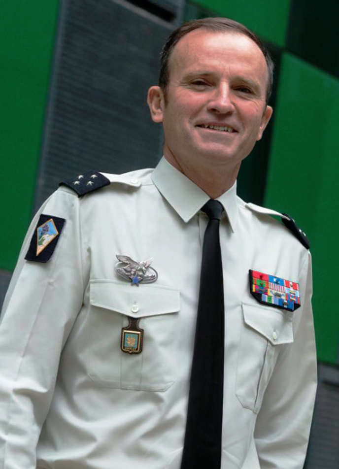 Recruter Dans L Armee Pour Les Jeunes Le Premier Contact C Est Le Reseau Social