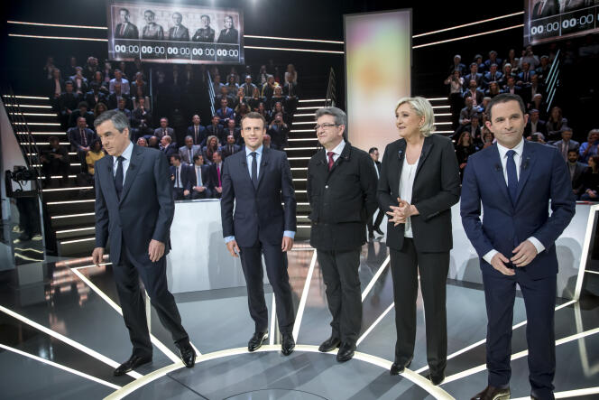 François Fillon, Emmanuel Macron, Jean-Luc Mélenchon, Marine Le Pen et Benoît Hamon sur le plateau de TF1, le 20 mars.