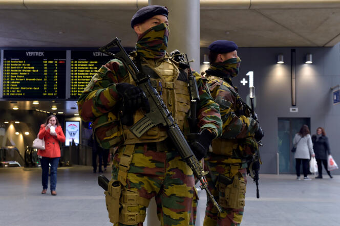 Des militaires belges déployés dans la gare d’Anvers.