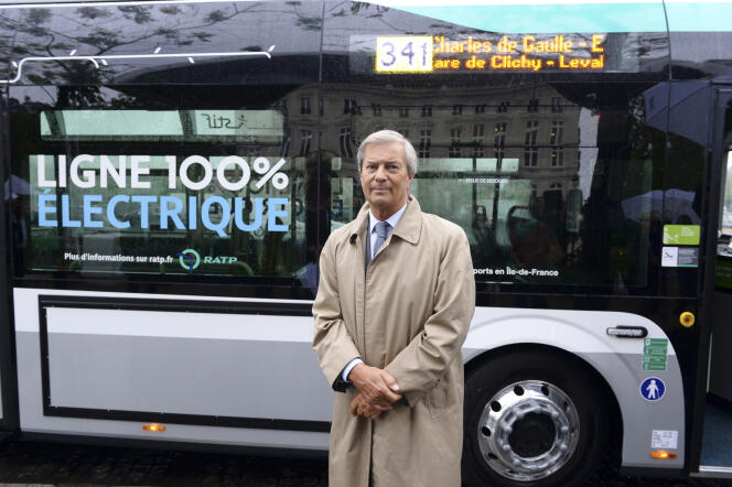 Vincent Bolloré, le 30 mai 2016, lors de la présentation du Bluebus de la RATP équipé des batteries électriques produites par Blue Solutions.