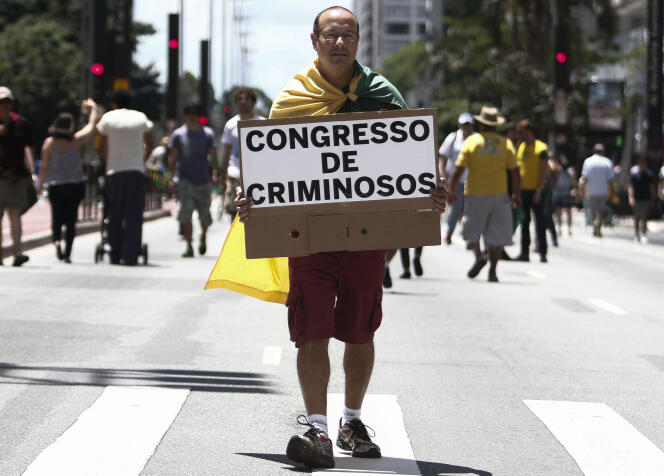 Un manifestant anticorruption, le 4 décembre 2016 à Sao Paulo au Brésil.