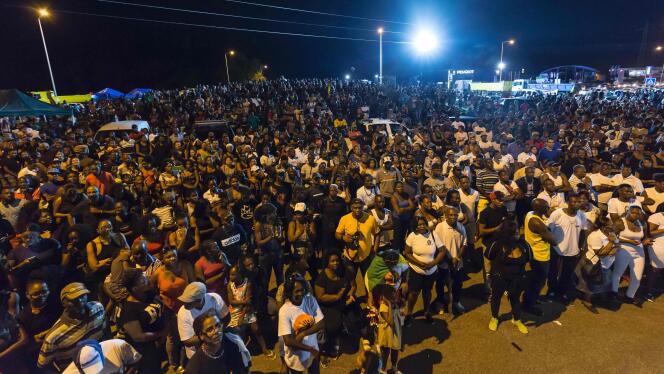 Des milliers de personnes, le 25 mars près de Cayenne.