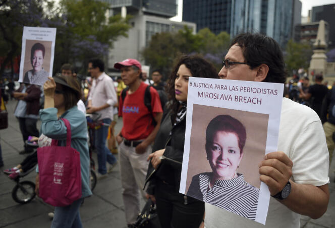 Des manifestants, le 25 mars à Mexico, en mémoire de la journaliste Miroslava Breach.