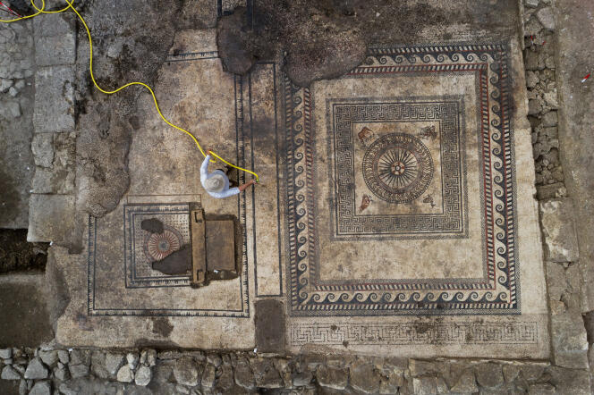 Les deux grandes mosaïques mises au jour à Uzès.