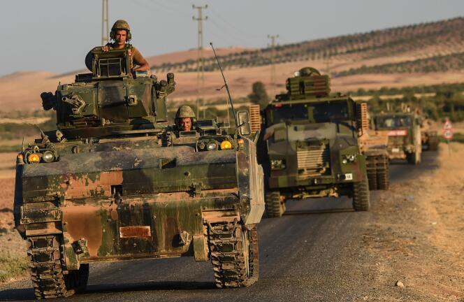 (FILES) This file photo taken on September 02, 2016 shows Turkish soldiers driving back to Turkey from the Syrian-Turkish border town of Jarabulus. Turkey on March 29, 2017 announced its military campaign inside northern Syria was over, without specifying whether it will pull its troops out from the neighbouring country. / AFP / BULENT KILIC