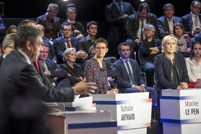 François Fillon, Nathalie Arthaud et Marine Le Pen, lors du débat télévisé entre les onze candidats à la présidentielle 2017 sur BFM et CNews au studio 210 de La Plaine-Saint-Denis, mardi 4 avril.