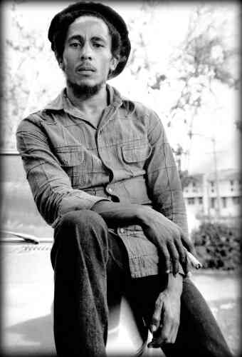 Bob Marley à Kingston en 1976, année de la parution de l’album « Rastaman Vibration », son premier succès aux Etats-Unis.