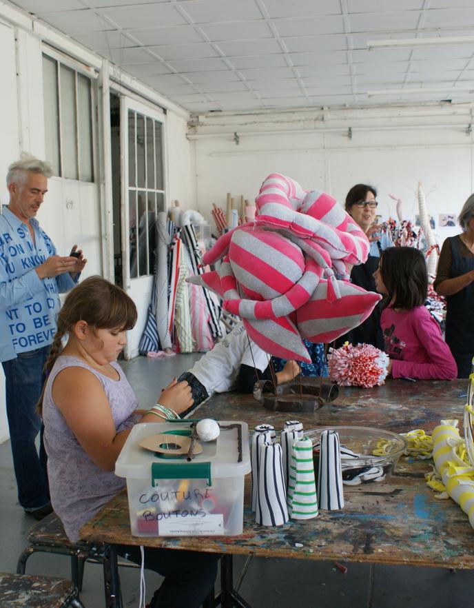 « L’arrêt Petit Bateau consacre donc la dangereuse porosité de la frontière entre vie privée et vie professionnelle sur les réseaux sociaux : gardez-vous de vos « amis »«  !Photo : Atelier La source Petit Bateau