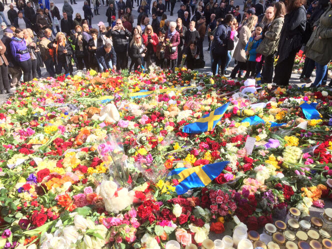 Une journée d’hommage national aux victimes de l’attaque aura lieu lundi 10 avril en Suède.