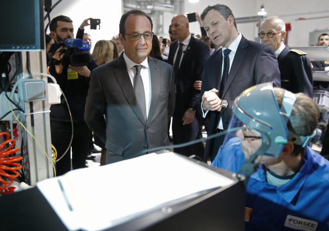 Francois Hollande en visite dans l’usine de Forsee Power, en mars 2016 à Moissy-Cramayel.