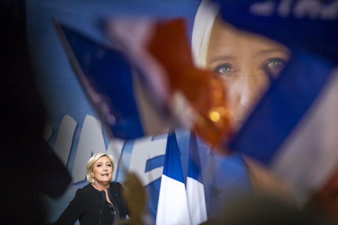 Marine Le Pen, candidate du FN, Front national, à la présidentielle 2017, participe à un meeting de campagne à Perpignan, samedi 15 avril 2017 - 2017©Jean-Claude Coutausse / french-politics pour Le Monde