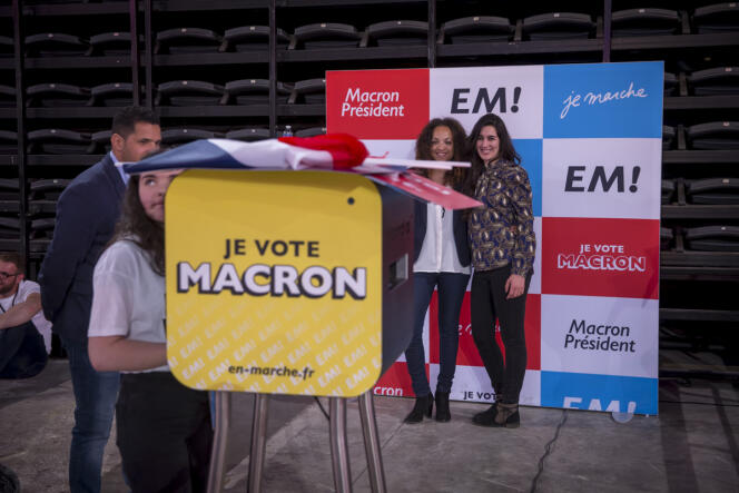 Emmanuel Macron, candidat du mouvement En Marche ! à la présidentielle 2017, a tenu un meeting de campagne à l'Accord Arena de Bercy à Paris, lundi 17 avril.