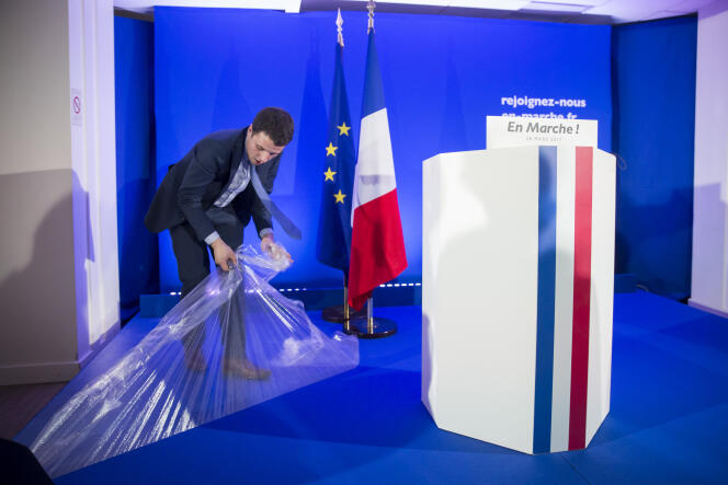 Juste avant la conférence de presse d’Emmanuel Macron à son QG le 28 mars.