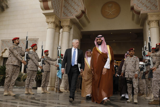 Le secrétaire à la défense américain, James Mattis, reçu à Riyad, le 19 avril, par le vice-prince héritier Mohammed Ben Salman.