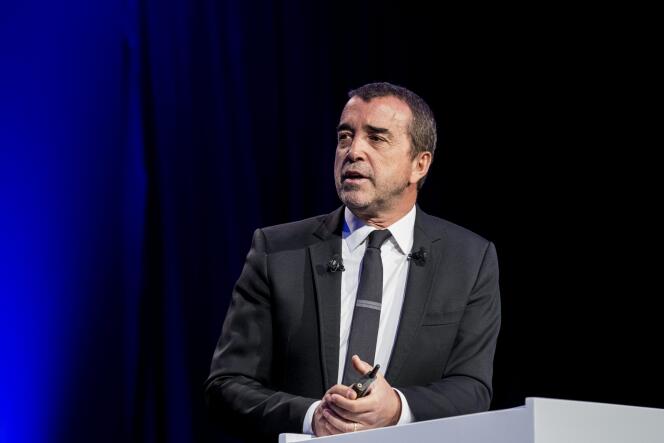 Arnaud Lagardère, en mai 2015 à Paris. L’actionnaire de la station Europe 1 a annoncé au « Monde » vouloir en prendre la présidence.