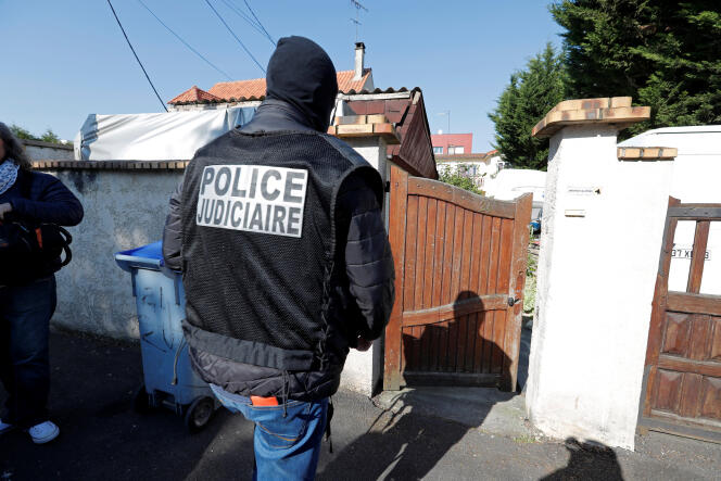 Perquisition au domicile de Karim Cheurfi, vendredi 21 avril à Chelles (Seine-et-Marne).