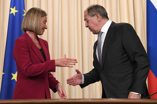 La chef de la diplomatie européenne, Federica Mogherini,  et son homologue russe, Sergueï Lavrov, le 24 avril à Moscou.