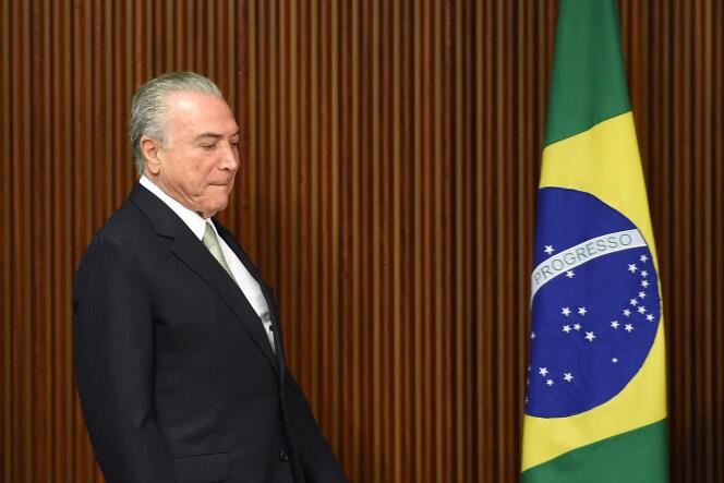 « Un an, presque jour pour jour, après « l’impeachment » (destitution) de Dilma Rousseff, le Brésil redoute le chaos » (Photo: le président brésilien Michel Temer).