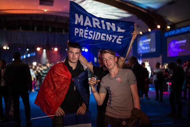 A Hénin-Beaumont le 23 avril 2017, des partisants de Marine Le Pen.
