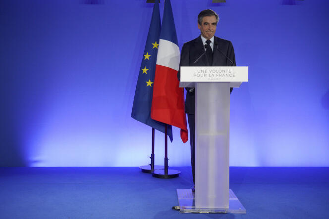 Le candidat Les Républicains François Fillon prononce son discours, le 23 avril 2017 dans son QG de campagne à Paris, au soir de son élimination lors du premier tour de l’élection présidentielle.