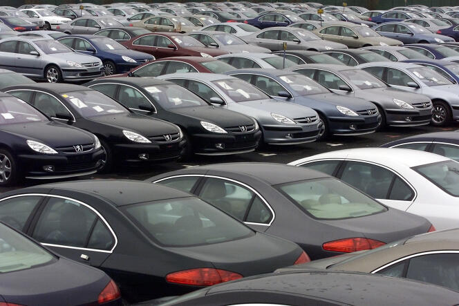Des véhicules Peugeot dans l’usine de Sochaux en 2000. Le constructeur automobile PSA fait à son tour l’objet d’une information judiciaire pour tromperie, liée au « dieselgate ».