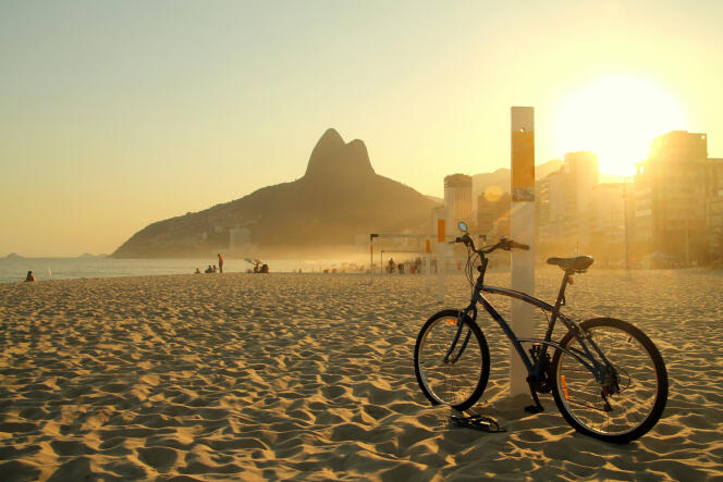 Première étape d’un très beau périple : la plage d’Ipanema, à Rio.