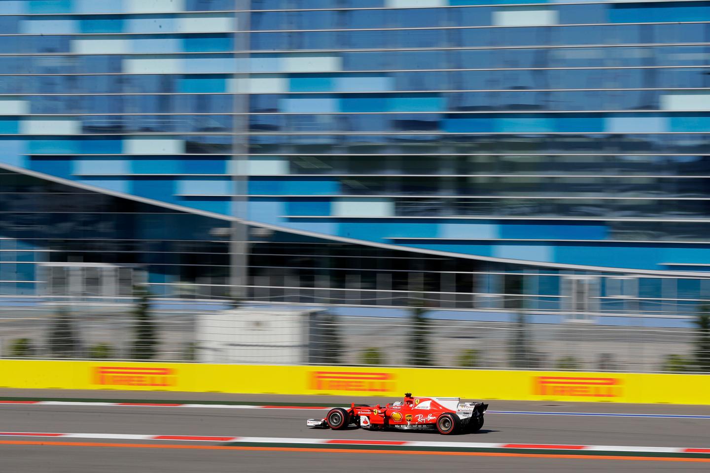 Formule 1 Vettel En Pole Position A Sotchi