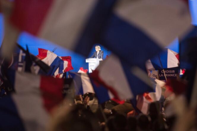 Marine Le Pen au parc des Expositions de Villepinte, le 1er mai.