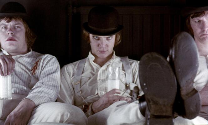Dans le film de Stanley Kubrick, « Orange mécanique », Malcolm McDowell interprète Alex DeLarge (au centre), un psychopathe qui s’intéresse au viol et à l’ultraviolence sur fond de musique classique.