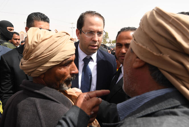 Le premier ministre tunisien Youssef Chahed en déplacement 27 avril 2017 à Tataouine, dans le sud du pays.